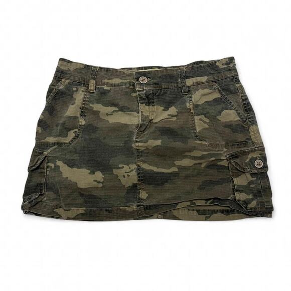 Nori Dresses & Skirts - Nori Vintage Low Rise Camo Mini Skirt Cute Back Pockets Size 5 97% Cotton